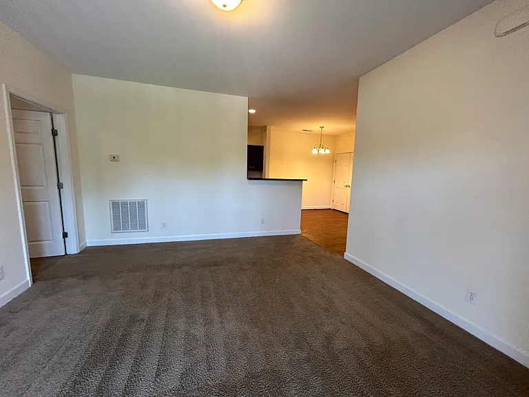 Kendall Square Apartments — Photo 57