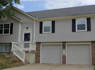 1721 NE Stonewood Dr, Lees Summit, MO 64086