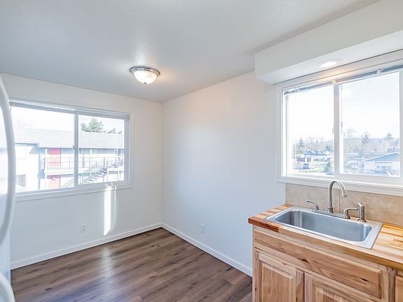 4th image of 800 S 4th St APT 8