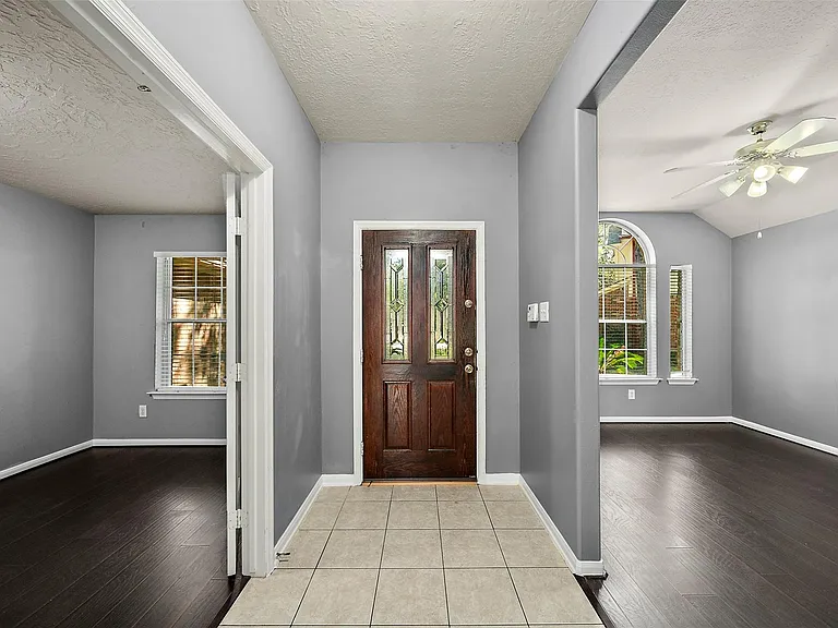 10 S Willow Point Cir — Photo 2