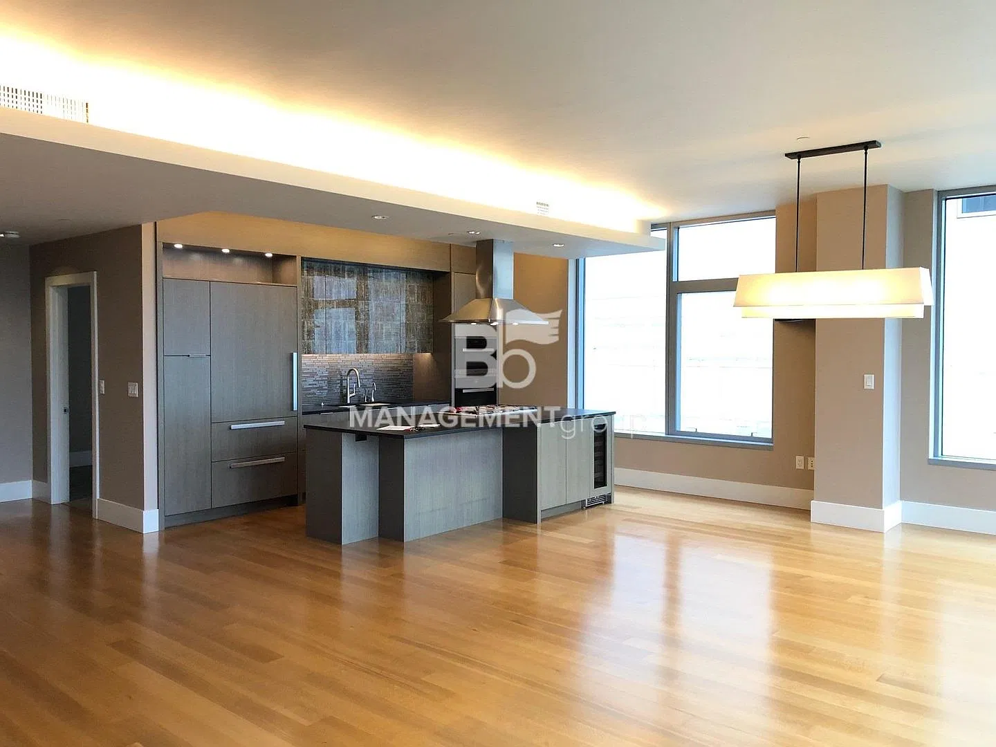The Metropolitan, Pearl District's only 3bedroom Condo! Two Parking Spaces. Open Floor Plan — Photo 4