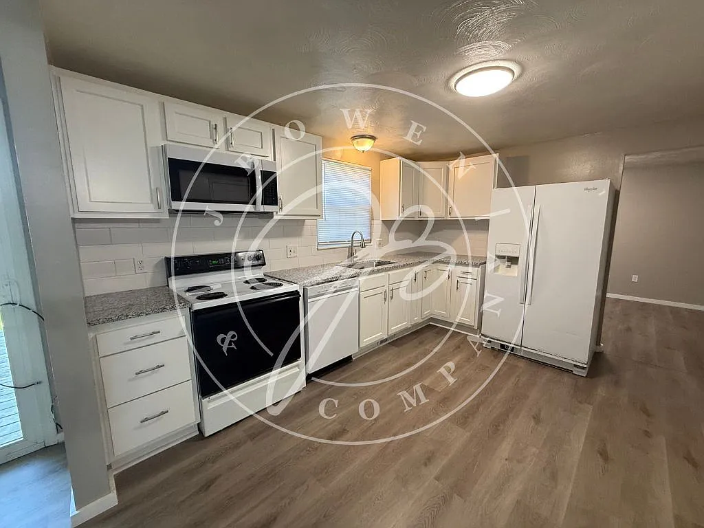 4 bed, 1.5 bath, 1472 sqft, $1,900 — Photo 3