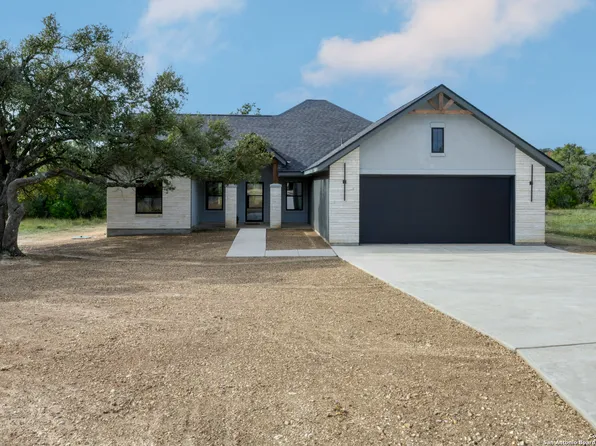 103 N Lon Price, Blanco, TX 78606