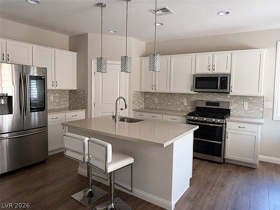 3rd image of 10291 Lodge Pine Ave
