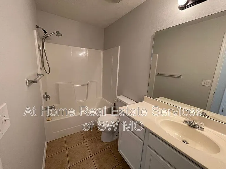 977 S Ballard Dr — Photo 6