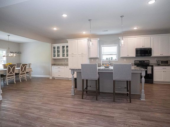 4th image of 154 Alexander Lakes Dr