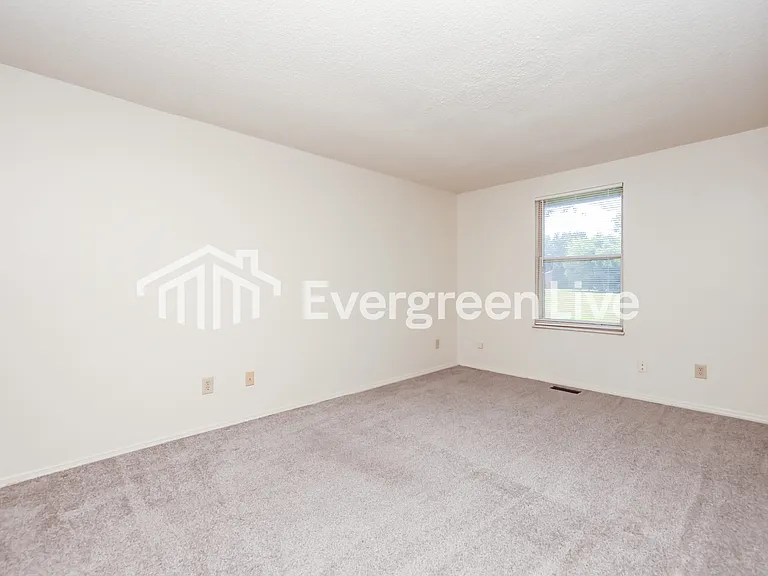 6492 Rolling Glen Dr — Photo 9