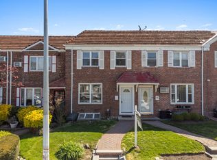 7515 Utopia Pkwy, Fresh Meadows, NY 11366