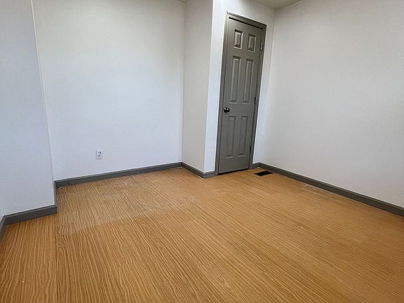 4th image of 219 Walnut St