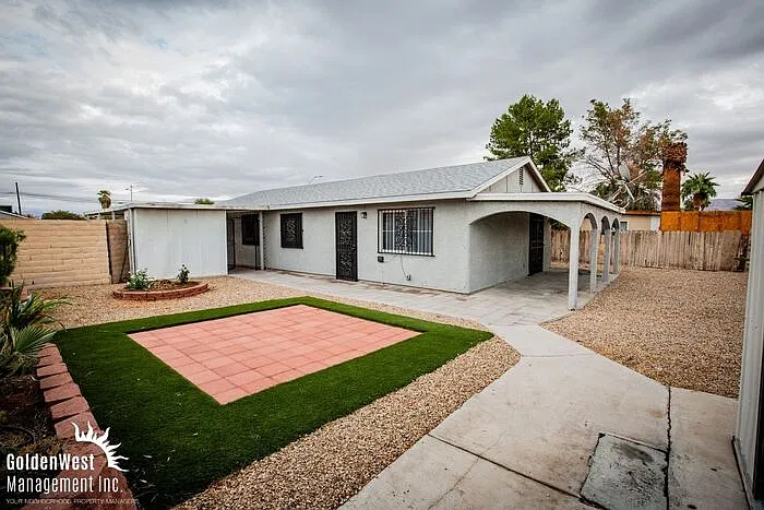 2208 E Melinda Ave