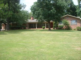 1608 Waldo Hatler Memorial Dr, Neosho, MO 64850