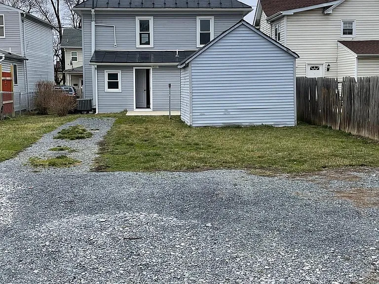 318 Highland Ave — Photo 16