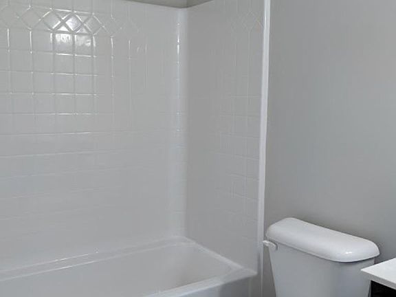 5th image of 1100 Courage Ct