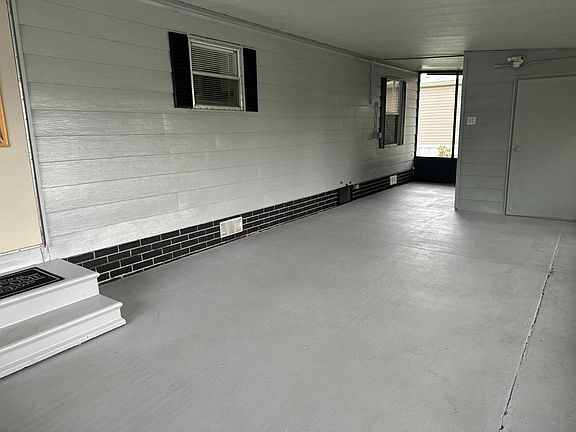 5th image of 1639 Calvin Cir