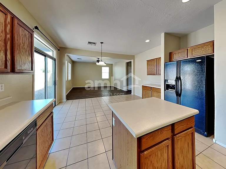 7006 W Irwin Ave — Photo 3