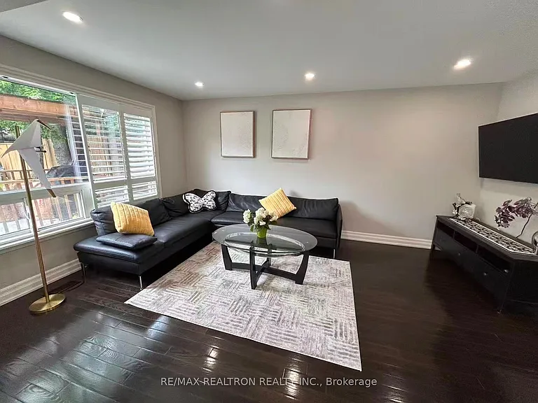 2 Lynedock Cres — Photo 8