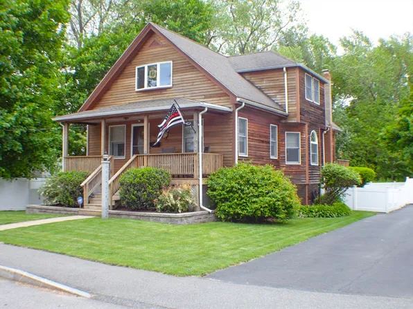 93 Crescent St, Rockland, MA 02370