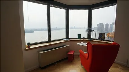 Rented by R New York