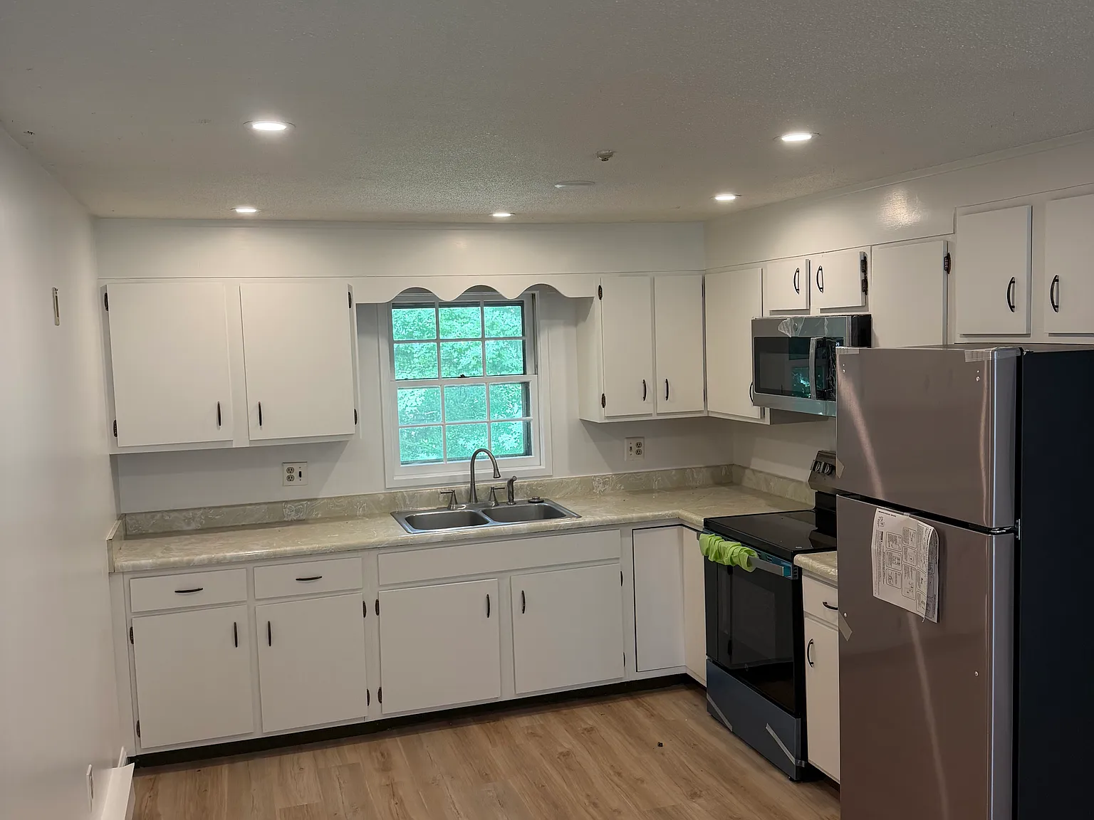 2 bed, 936 sqft, $1,950 — Photo 1