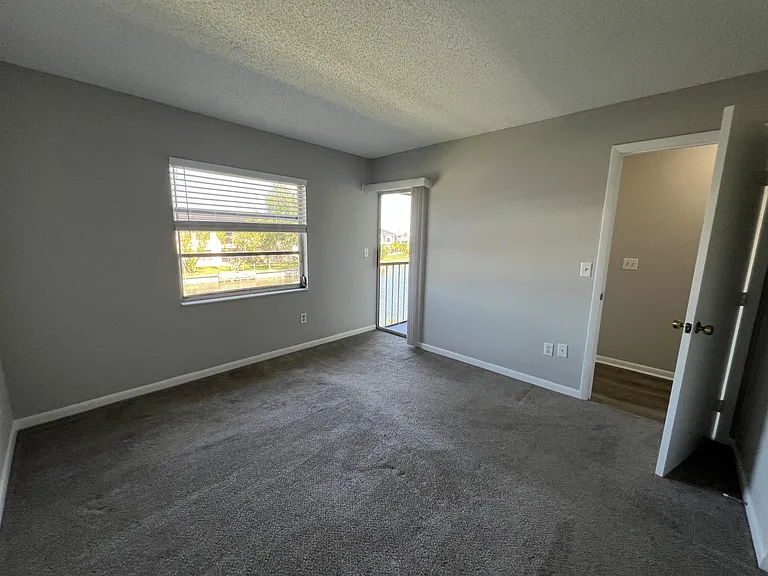 639 SE 13th Ave #120 — Photo 32