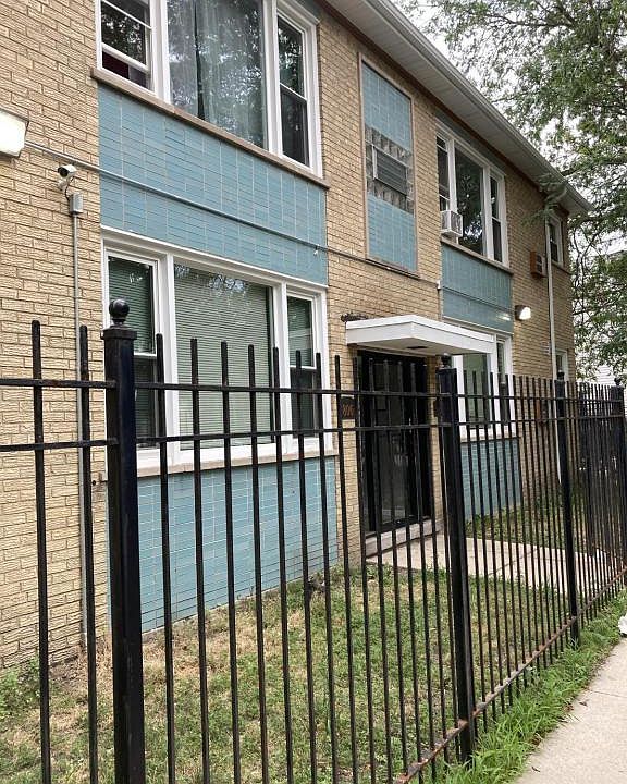 1st image of 808 E 89th Pl Unit 1
