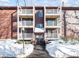 340 Sunderland Rd Unit 28, Worcester, MA 01604