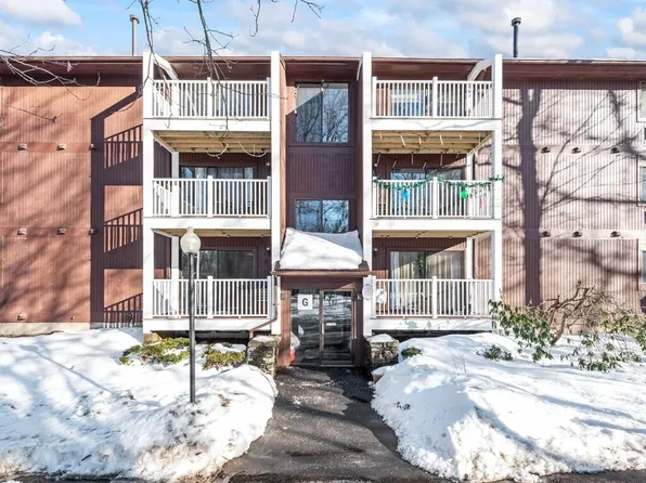 340 Sunderland Rd Unit 28, Worcester, MA 01604