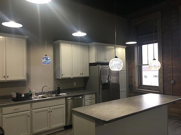 4th image of 527 1st St APT 3S