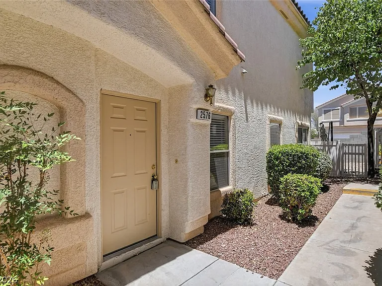 2576 Velez Valley Way — Photo 11
