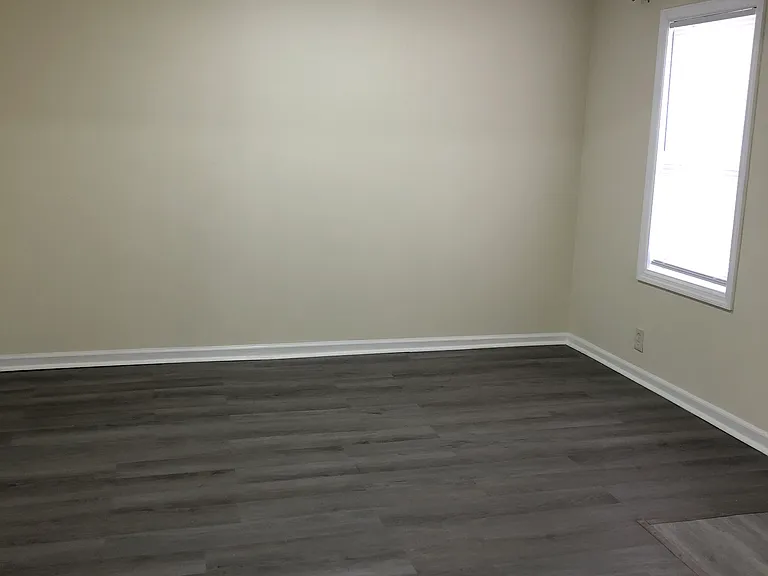 4710 N Elmwood Ave — Photo 3