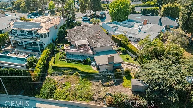730 Saint James Pl — Photo 15