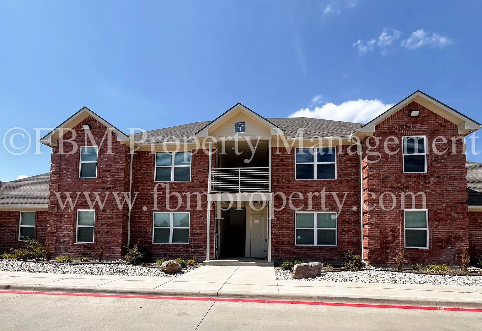 Hidden Creek Apartments, Unit 121 - Charming 2 Bedroom, 2 Bathroom townhome in Ennis, TX! — Photo 1