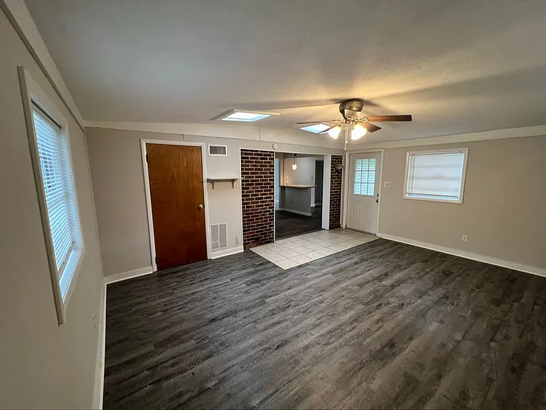 2231 Belle Vue Way — Photo 4