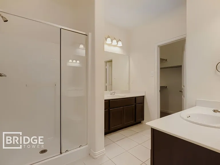 1317 Lake Crest Ln — Photo 6