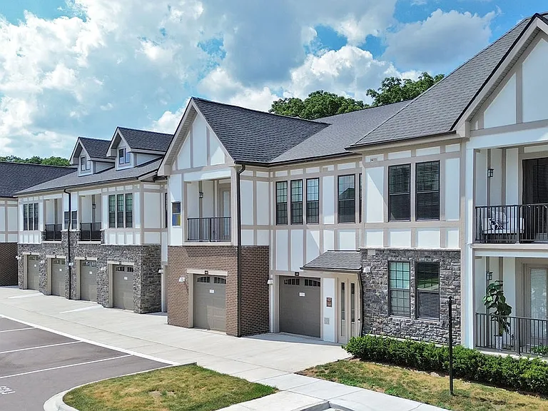 Legacy Rochester Hills Apartments — Photo 49