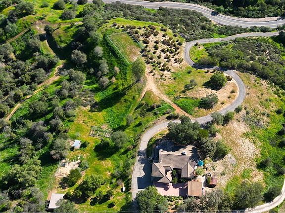 3rd image of 31424 Lilac Rd