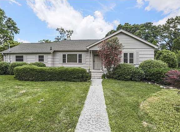 3rd image of 607 Bonnie Lassie Ave