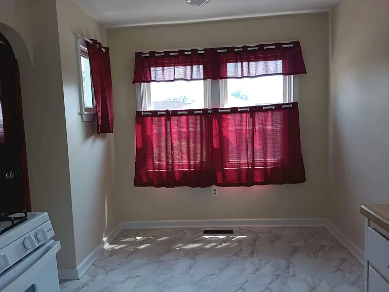 801 Duff Ave — Photo 8