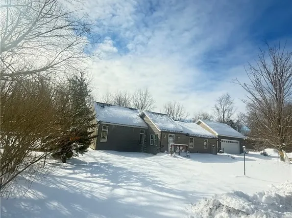 476 Maple Rd, Corfu, NY 14036