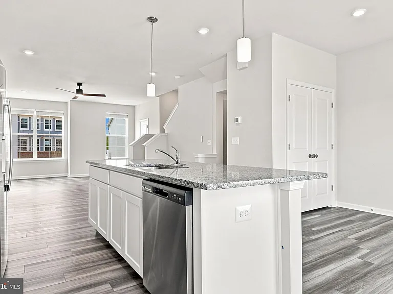 417 Seeback Dr — Photo 26