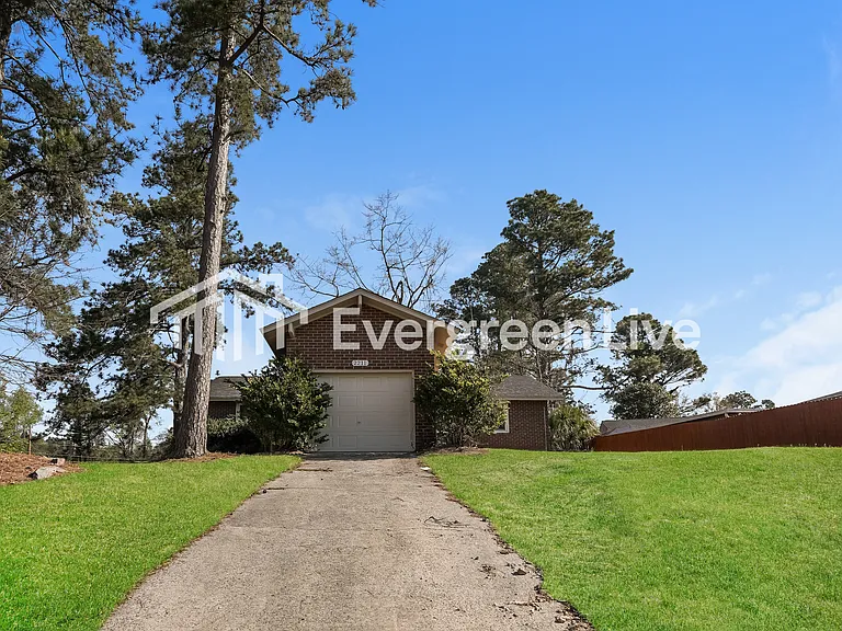 2211 Buckingham Dr — Photo 2