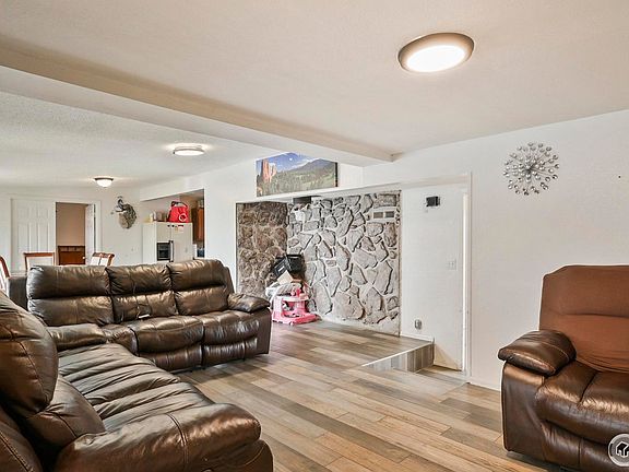 2nd image of 15985 Echo Rd