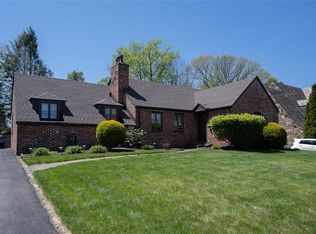 4 Club Dr W, Pittsburgh, PA 15236