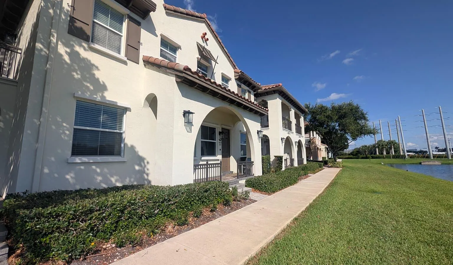 3 bed, 3.0 bath, 1770 sqft, $3,900 — Photo 1
