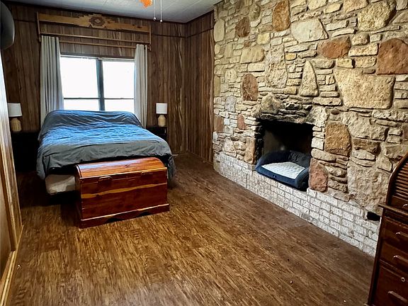 3rd image of 512 Wanda St