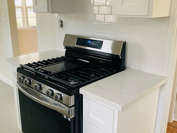 4th image of 1121 S Garfield Ave APT C