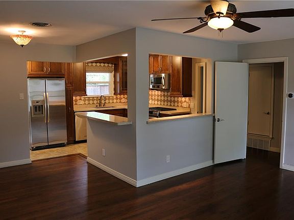 4th image of 10166 Baronne Cir