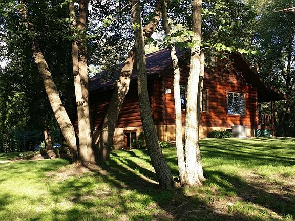 2nd image of 880 Woodsmen Ct NE
