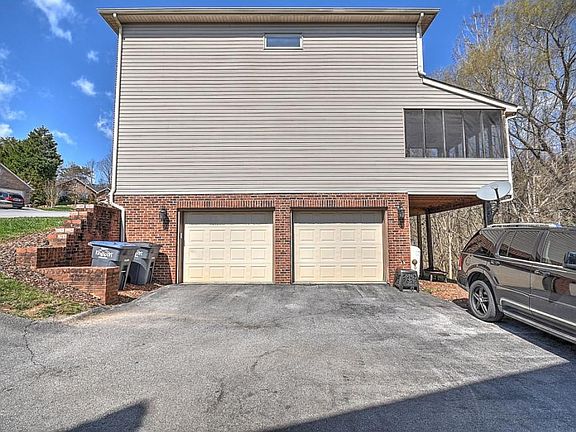 4th image of 521 Willowbrook Trce