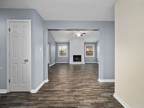 5th image of 3833 Pebblewood Pl